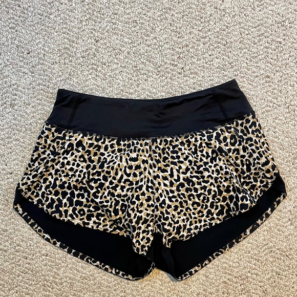 OV Hudson 2.5" Short in Leopard - Picture 2 of 6